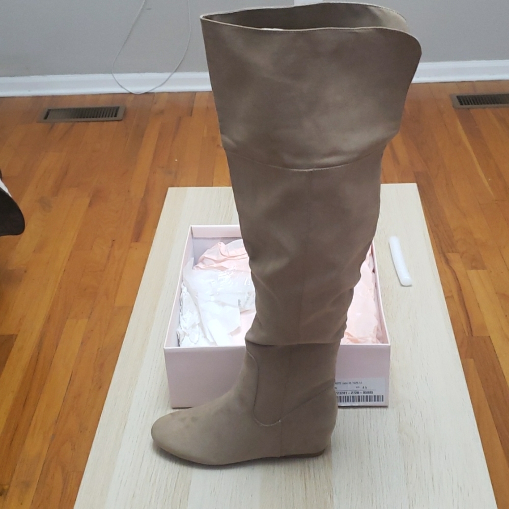 Lladen Faux Suede Flat Boots